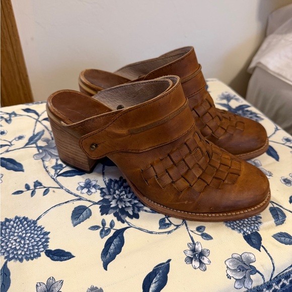 Freebird by Steven Brown Woven Mules - Picture 11 of 11